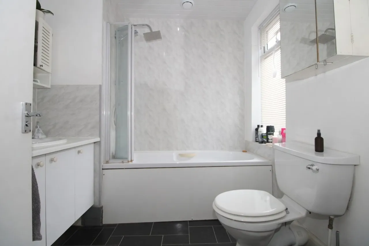 Clarendon Road, Ashford, photo 8