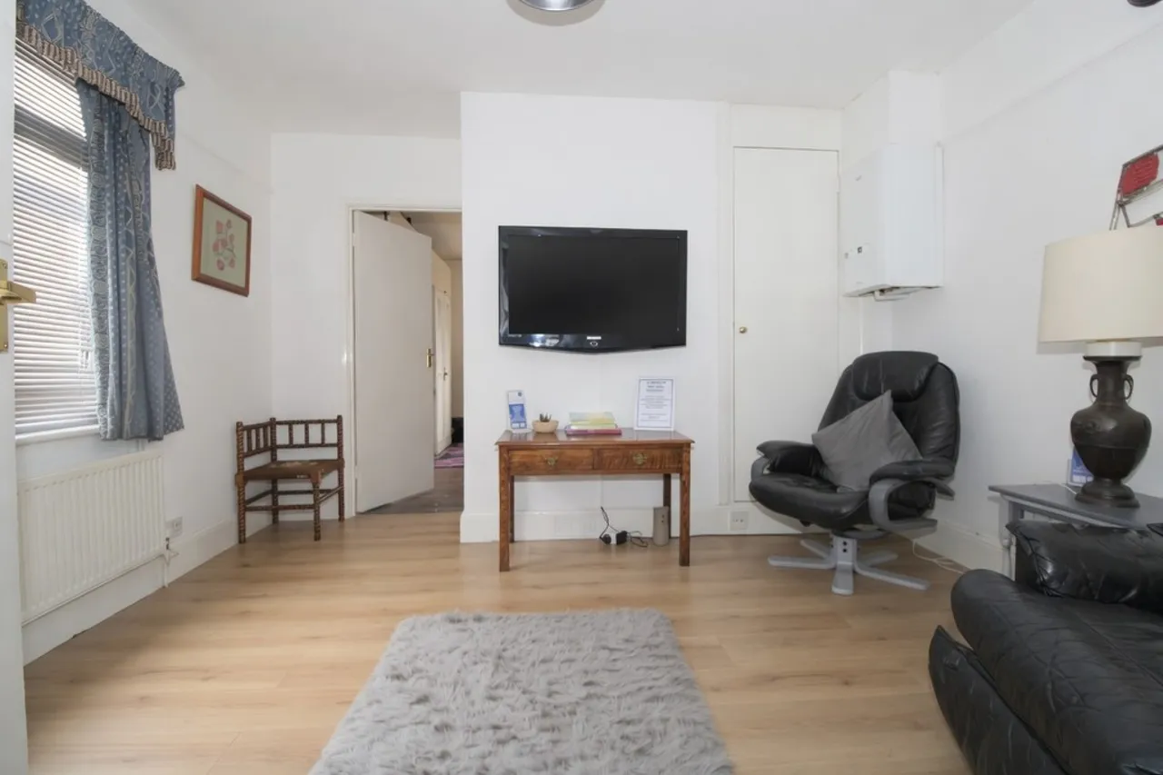 Clarendon Road, Ashford, photo 7