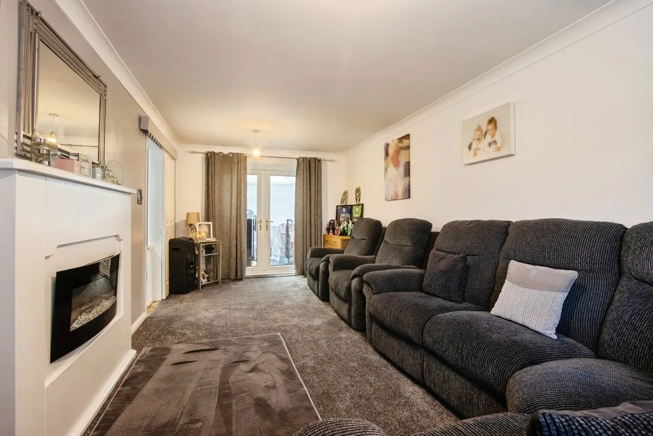 Regina Crescent, Havercroft, Wakefield, West Yorkshire, WF4, photo 5