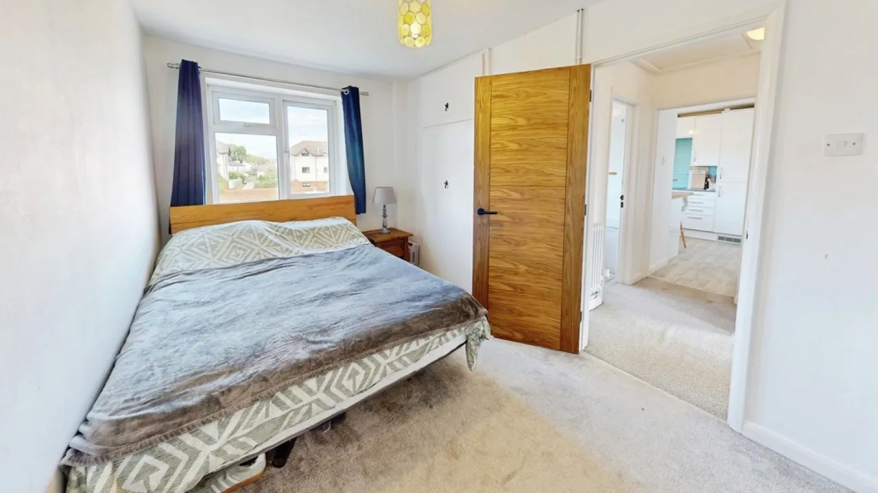 St Georges Close, Cheltenham, Gloucestershire, photo 11