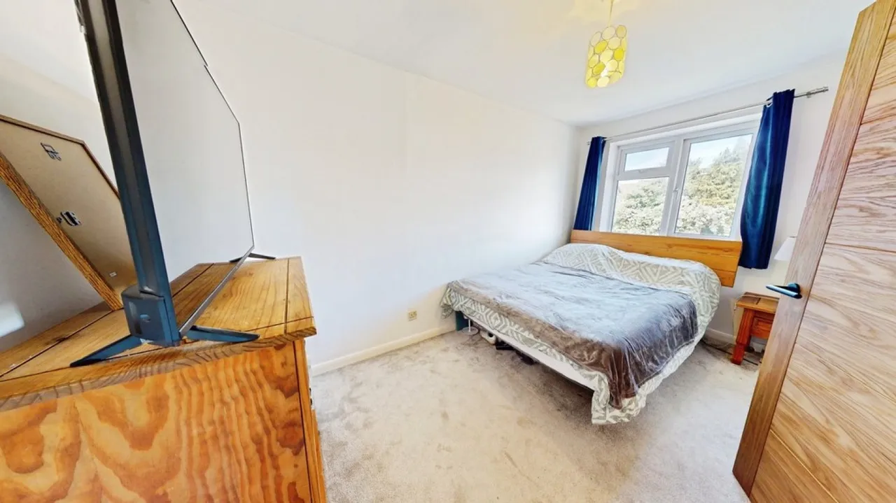 St Georges Close, Cheltenham, Gloucestershire, photo 5