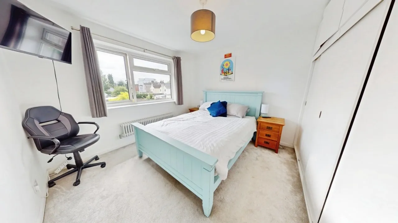 St Georges Close, Cheltenham, Gloucestershire, photo 4