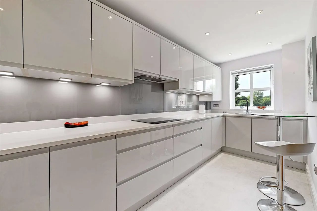 Andrews Reach, Bourne End, Buckinghamshire, SL8 5GA, photo 2