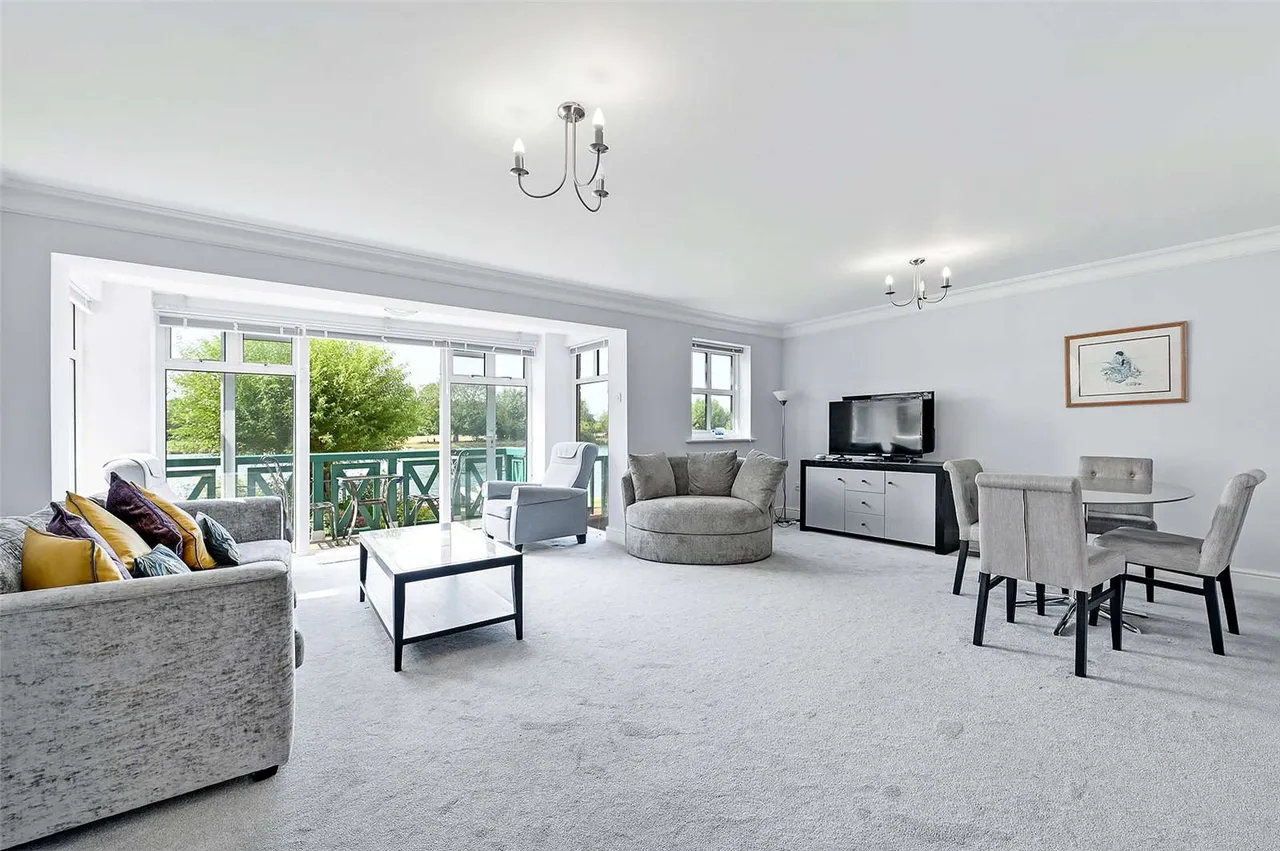 Andrews Reach, Bourne End, Buckinghamshire, SL8 5GA, photo 3