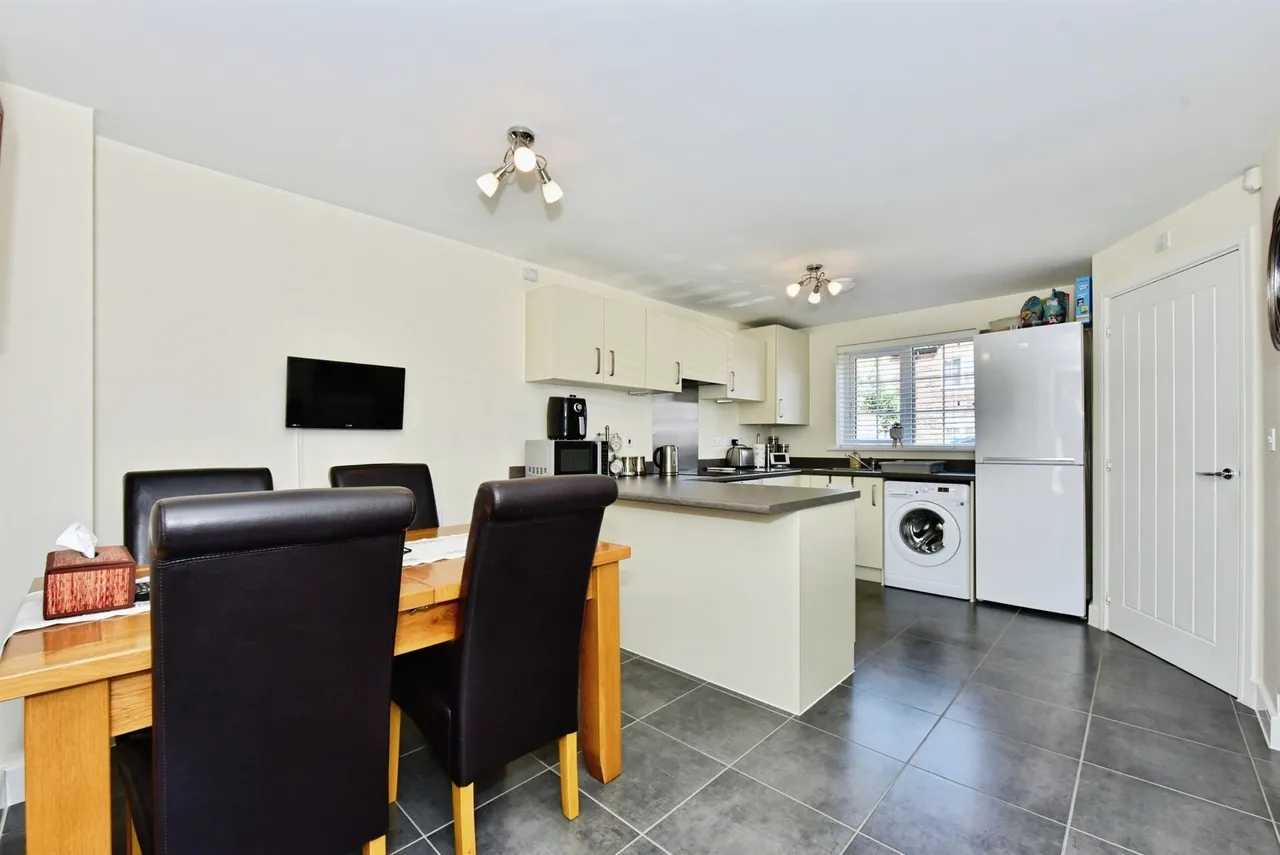 Hewer Court, Halfway, S20, photo 3