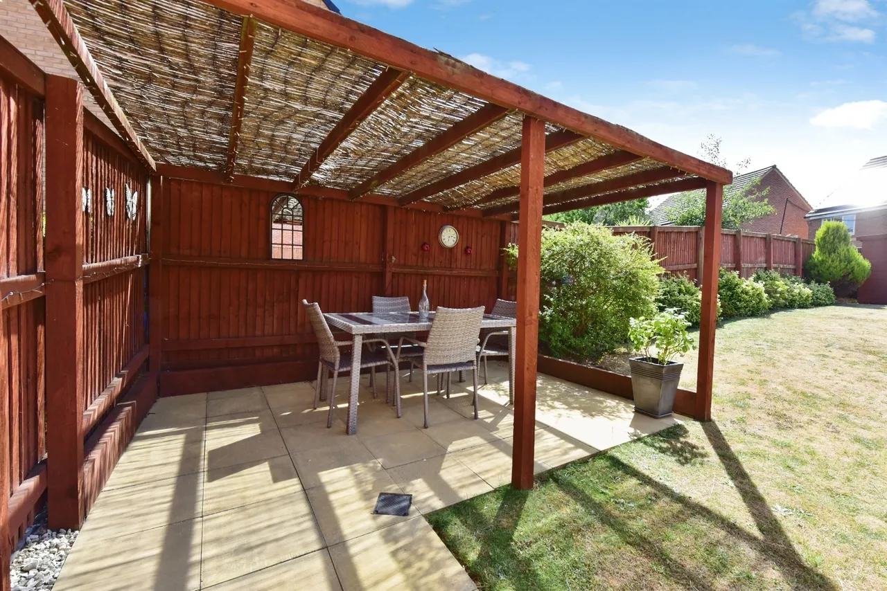 Hewer Court, Halfway, S20, photo 16