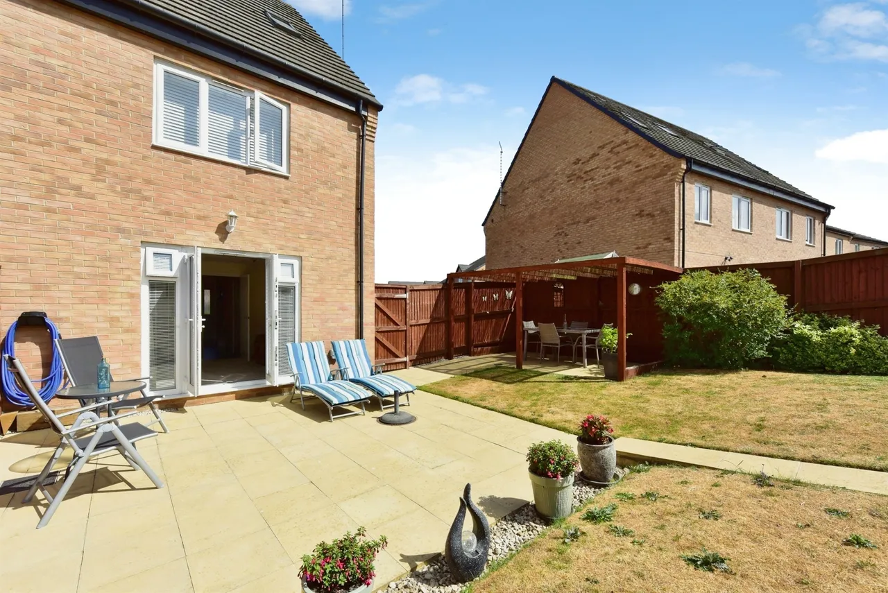 Hewer Court, Halfway, S20, photo 14