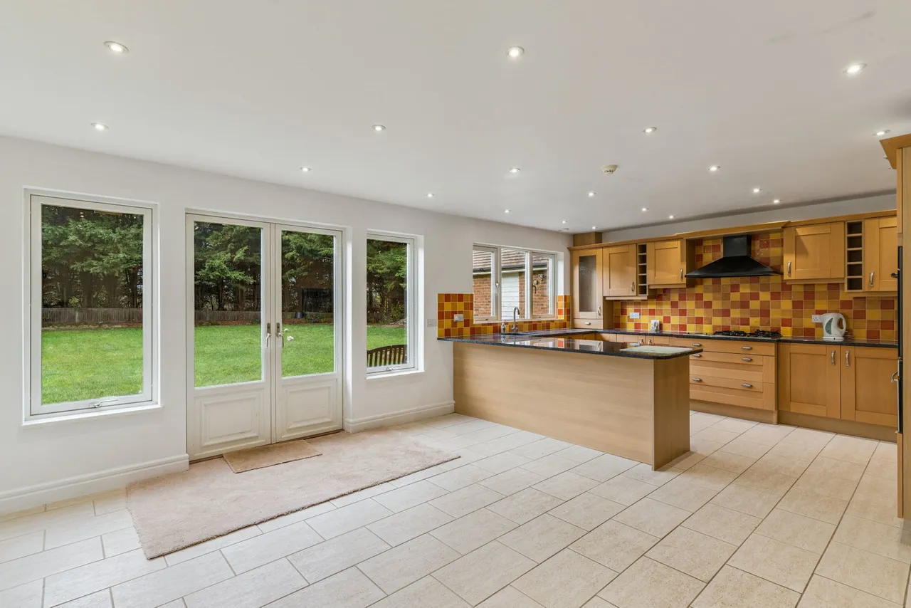 Bedford Road, Henlow, SG16 6EA, photo 2