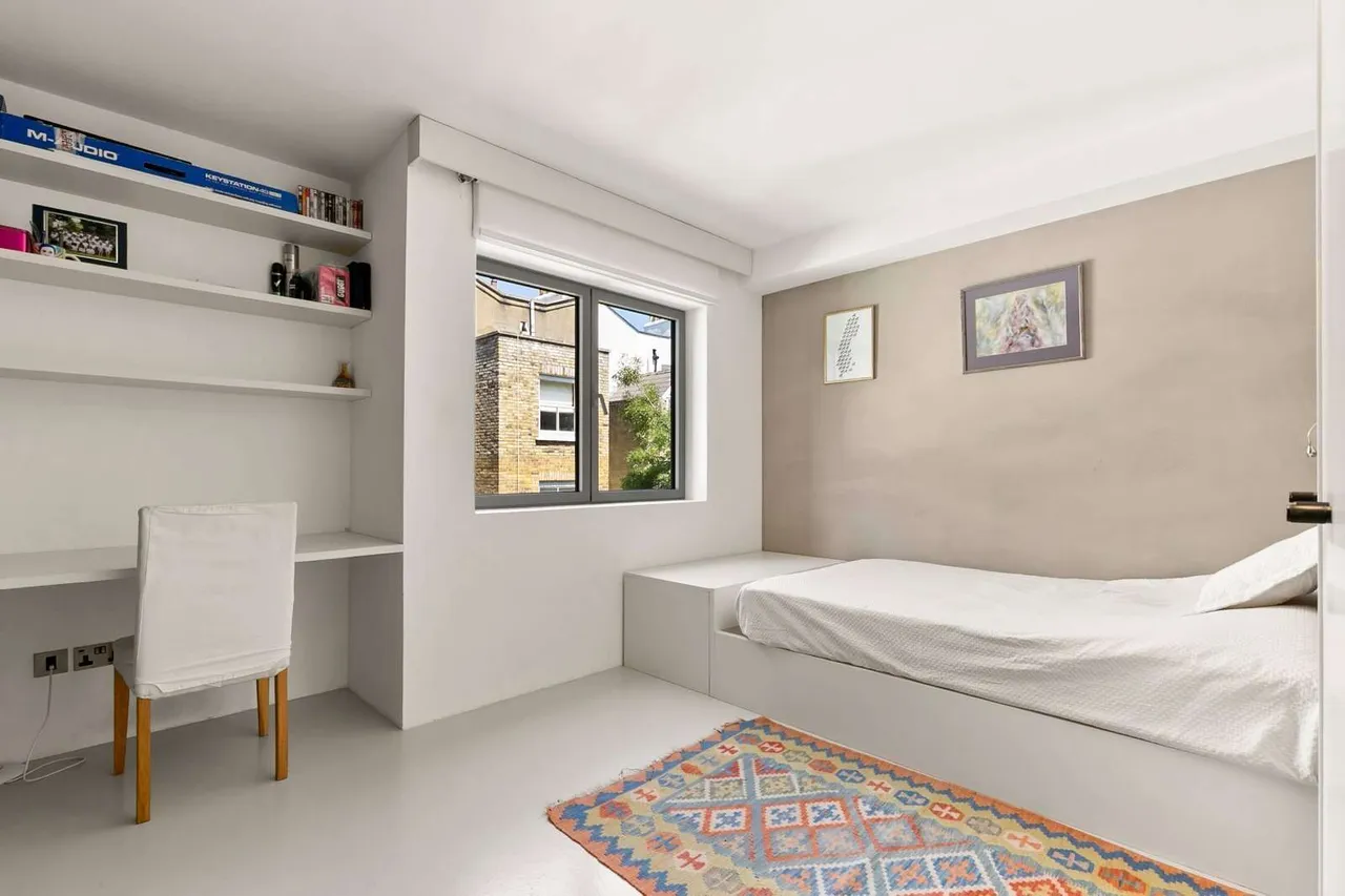 Shaftesbury Mews, London, W8, photo 8