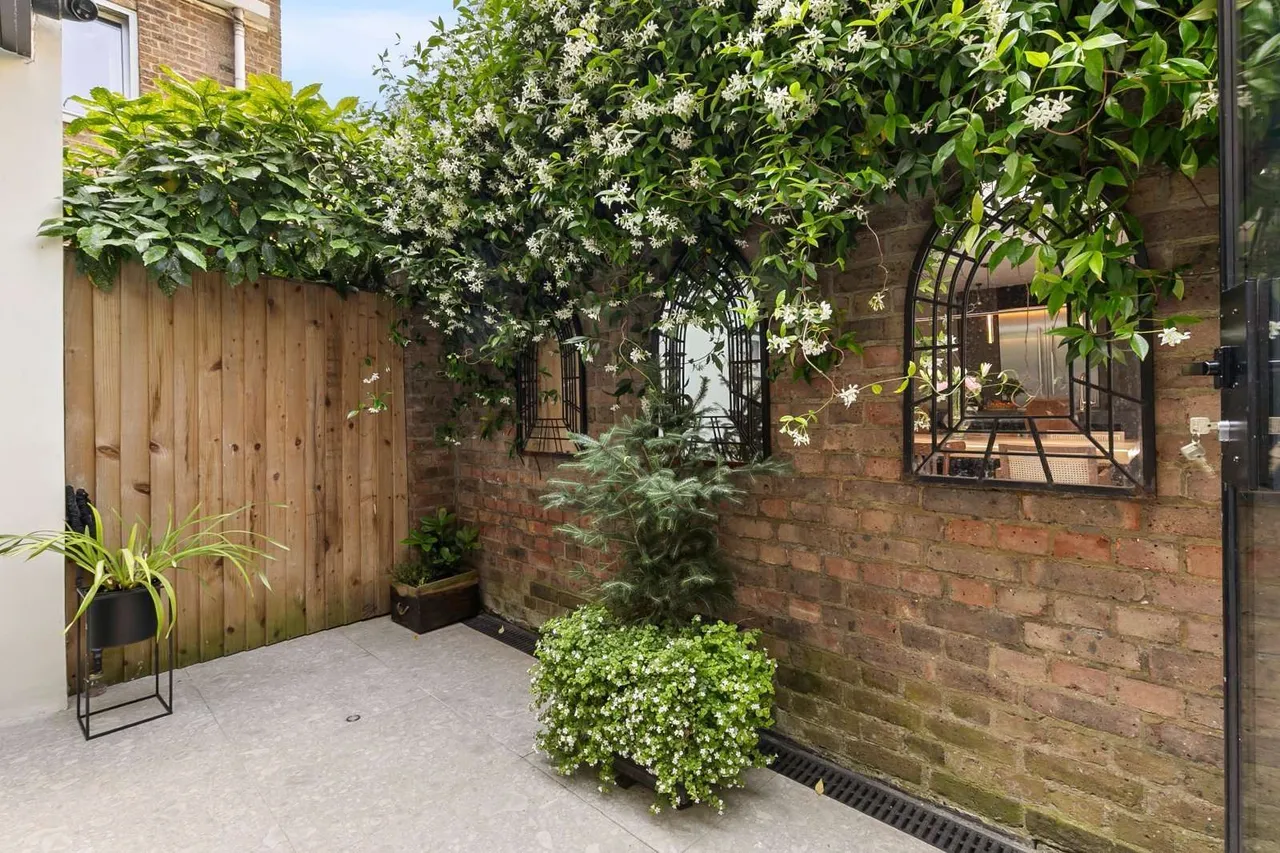 Shaftesbury Mews, London, W8, photo 17