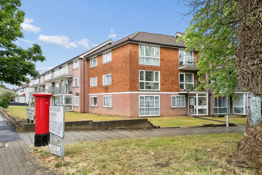 2 bed flat for sale, Whitchurch Lane, Edgware, HA8