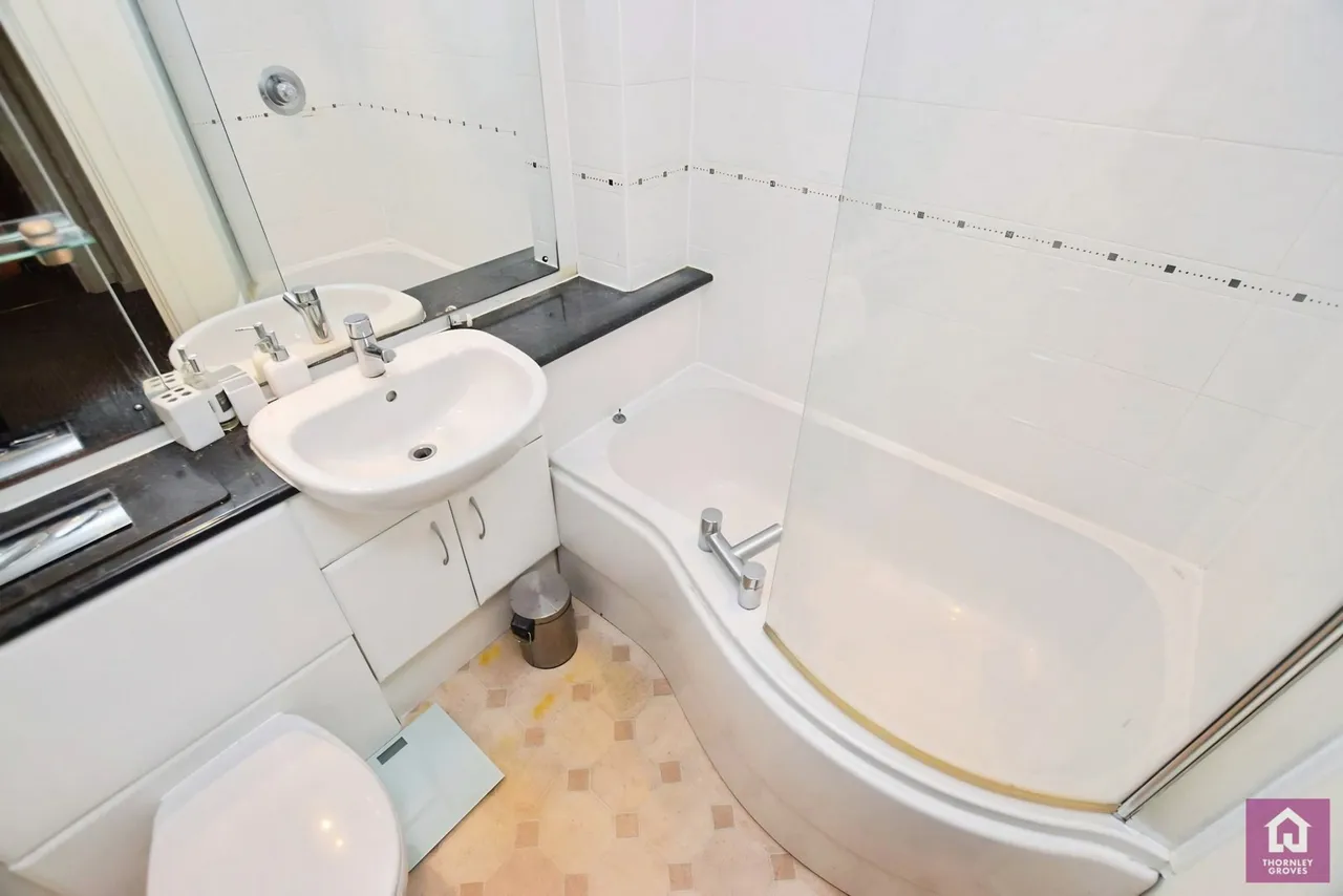 Elmira Way, Salford, M5, photo 9