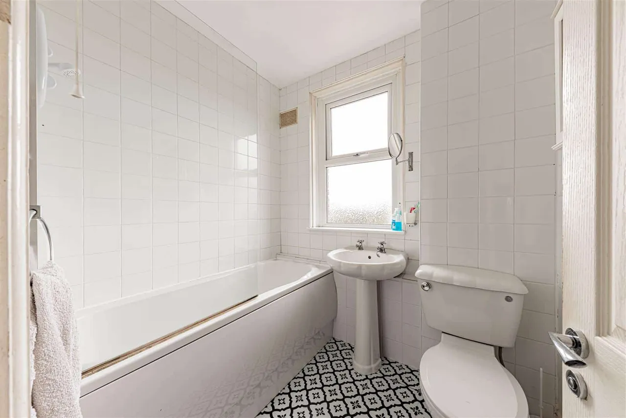 Wellington Road, Westgate-On-Sea, Kent, CT8 8DT, photo 20