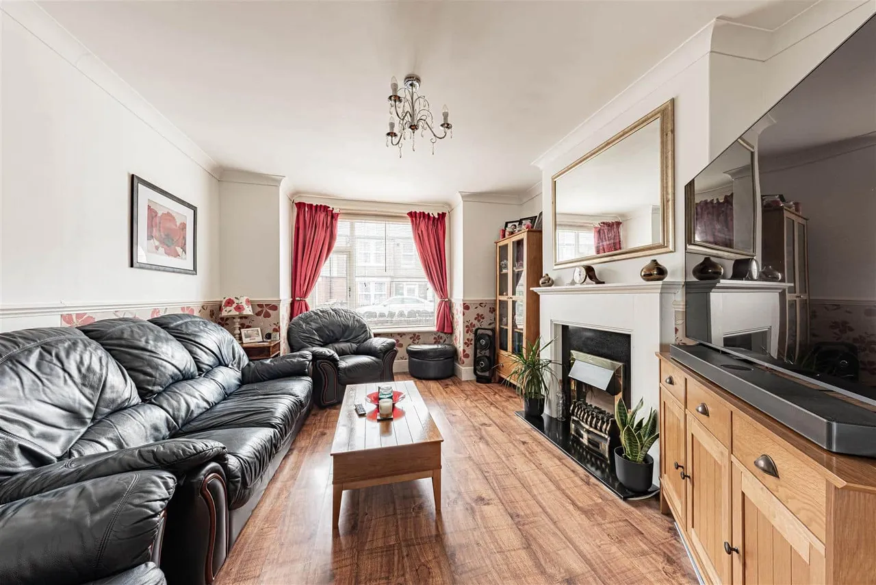 Wellington Road, Westgate-On-Sea, Kent, CT8 8DT, photo 3