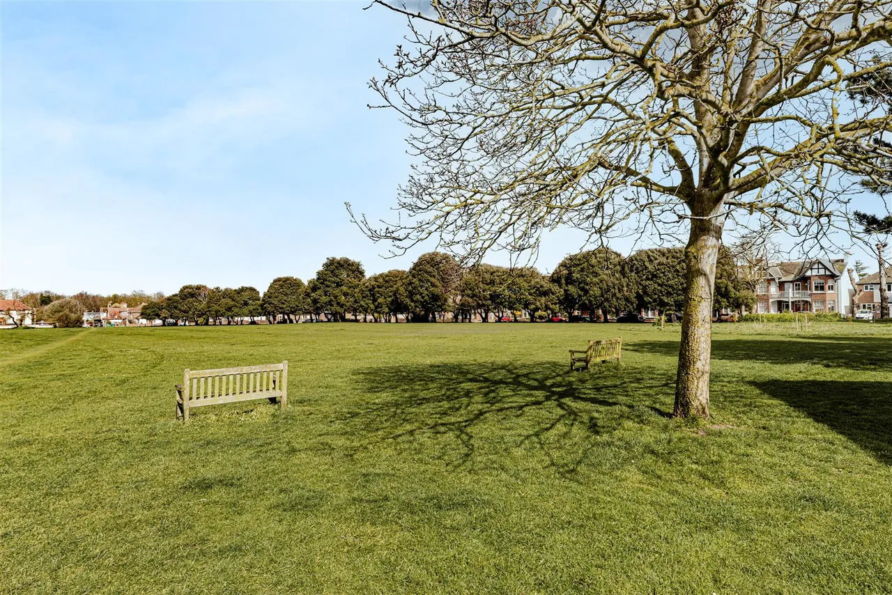 Wellington Road, Westgate-On-Sea, Kent, CT8 8DT, photo 5