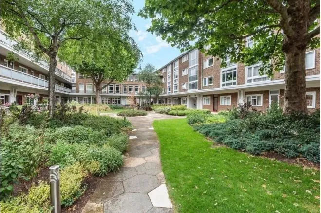 Renfrew Road, London, photo 11