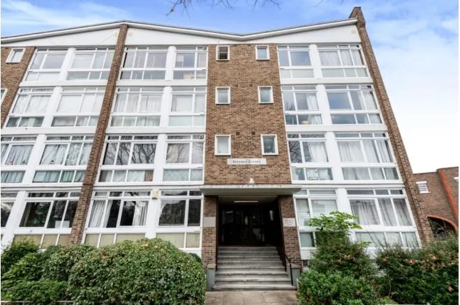 Renfrew Road, London, photo 10