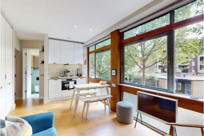 Renfrew Road, London, photo 4