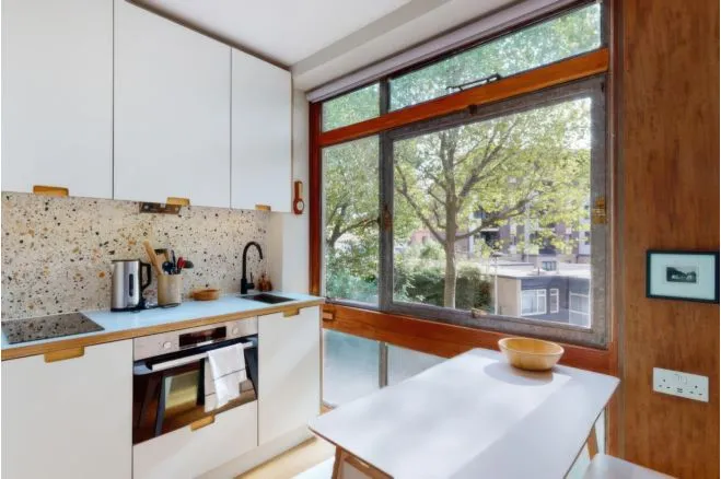 Renfrew Road, London, photo 3