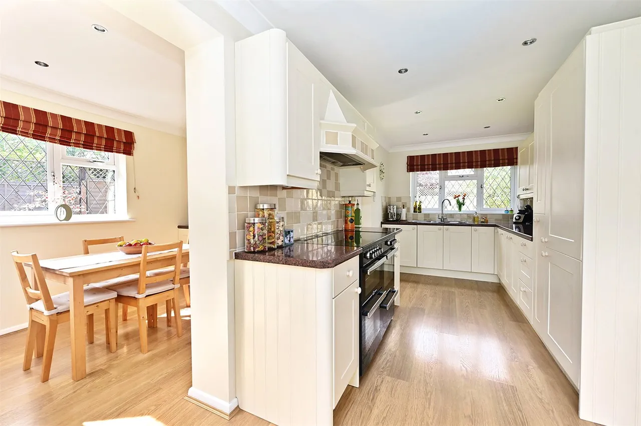 Four Acre Coppice, Hook, Hampshire, RG27 9NF, photo 5