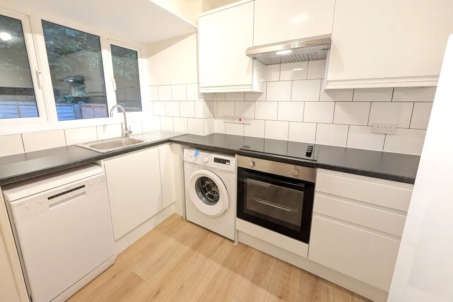 Overthorpe Close, Woking, GU21, photo 5