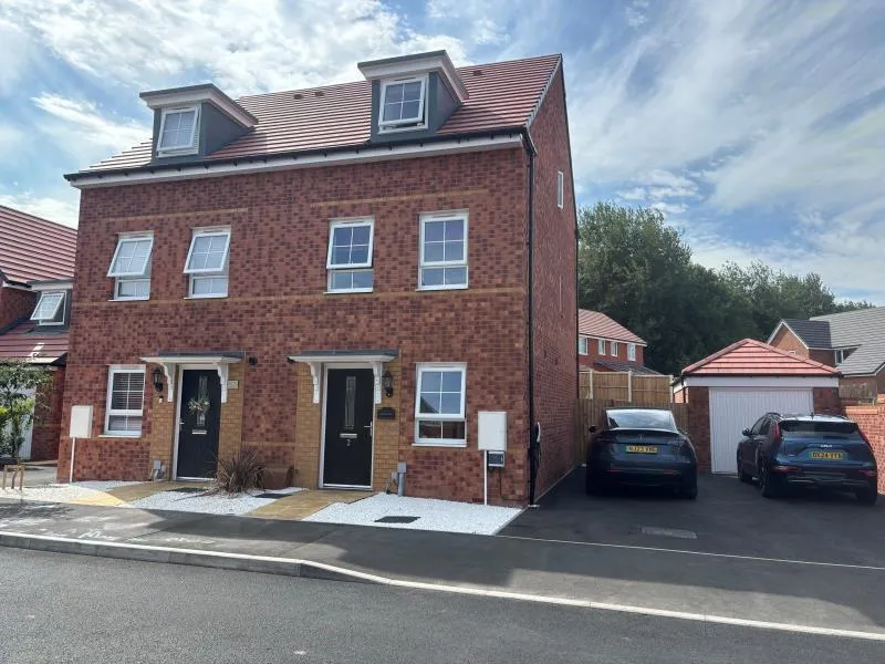 3 bed house for sale, Tortoiseshell Close