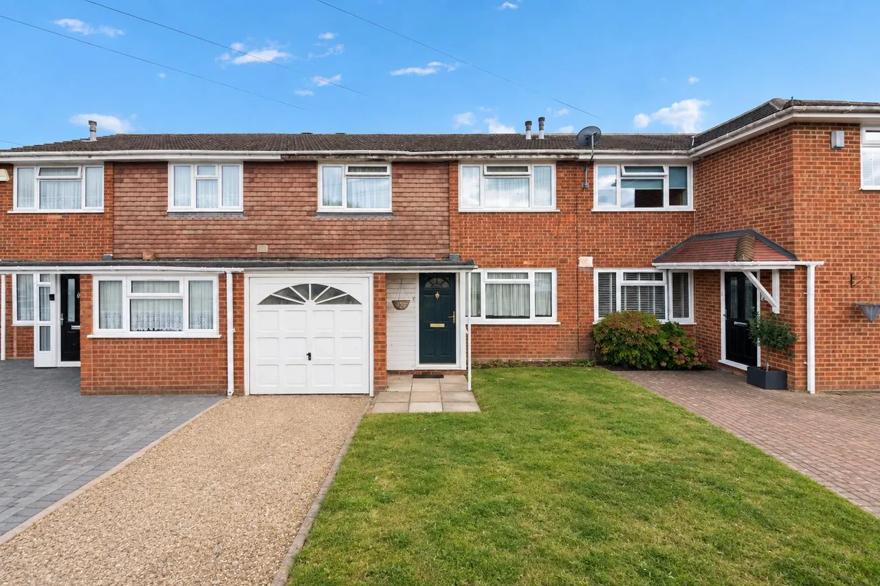 4 bed property for sale — Barnes Way, Iver