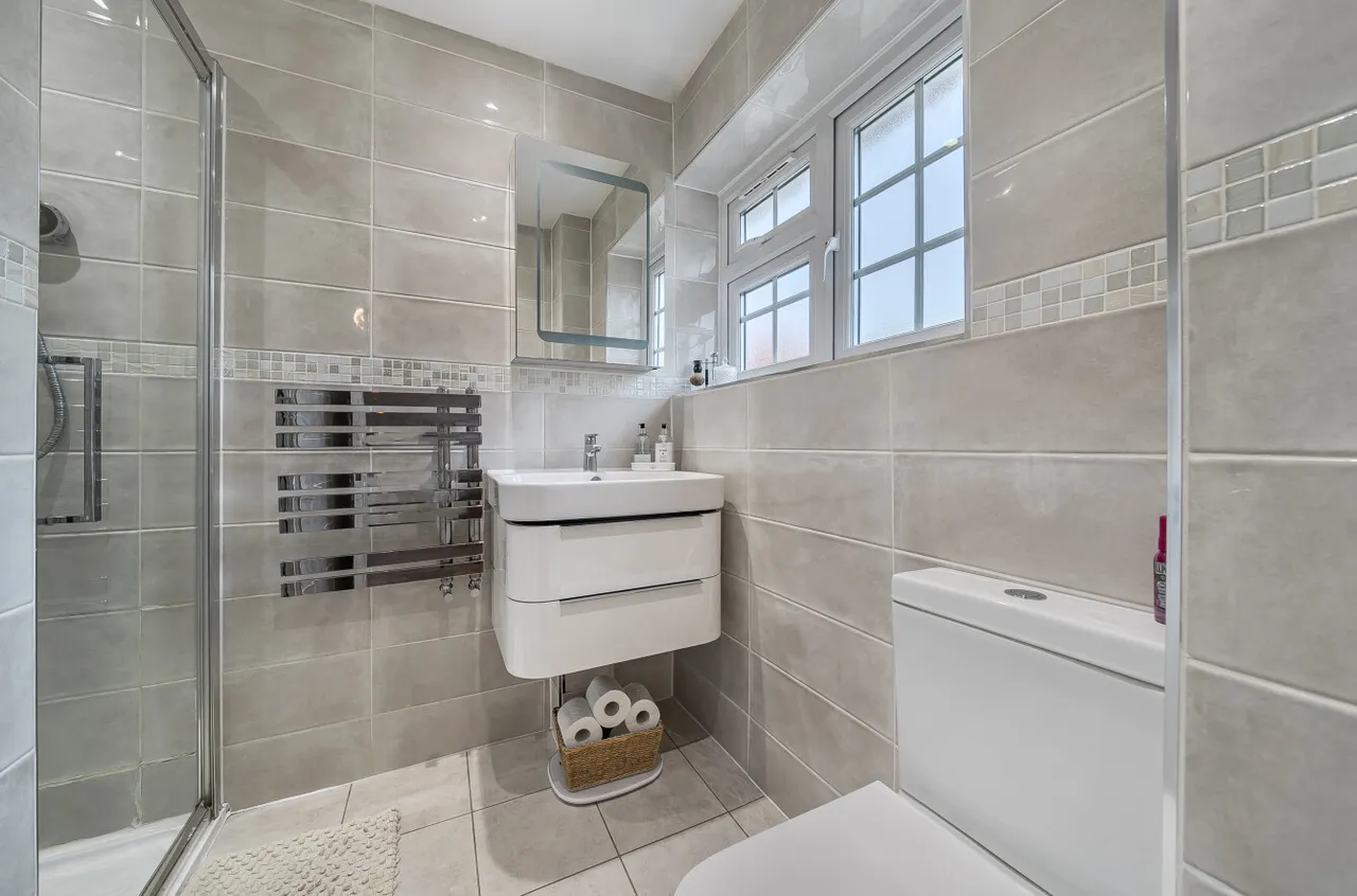 Fosters Grove, Windlesham, Surrey, GU20 6JZ, photo 6