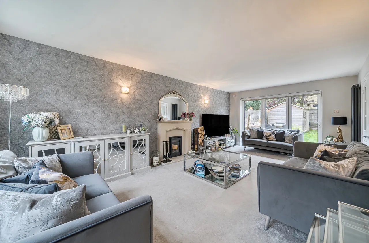 Fosters Grove, Windlesham, Surrey, GU20 6JZ, photo 3