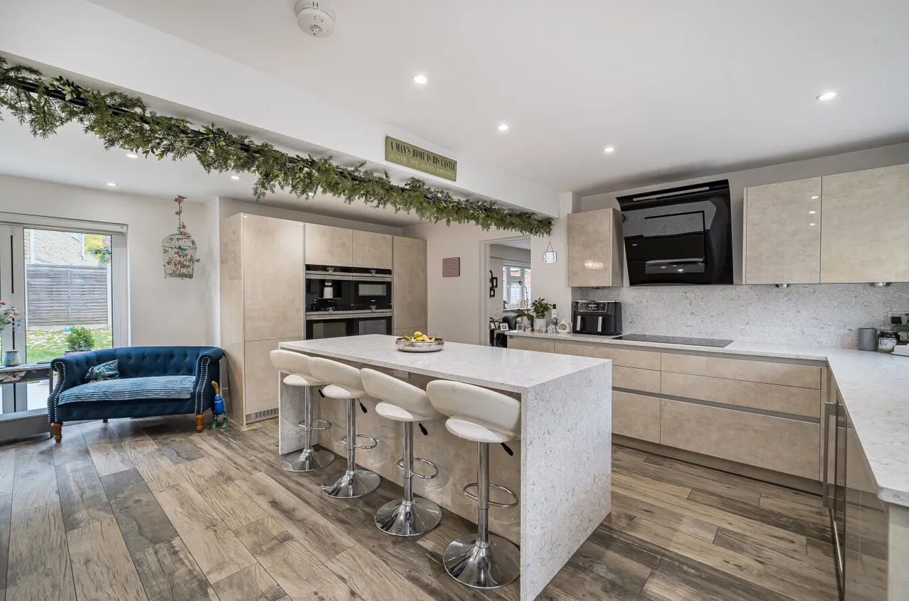 Fosters Grove, Windlesham, Surrey, GU20 6JZ, photo 4