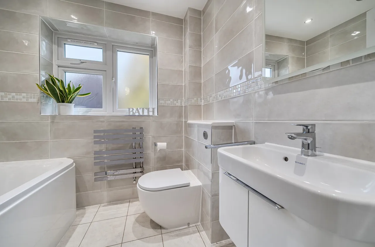 Fosters Grove, Windlesham, Surrey, GU20 6JZ, photo 7