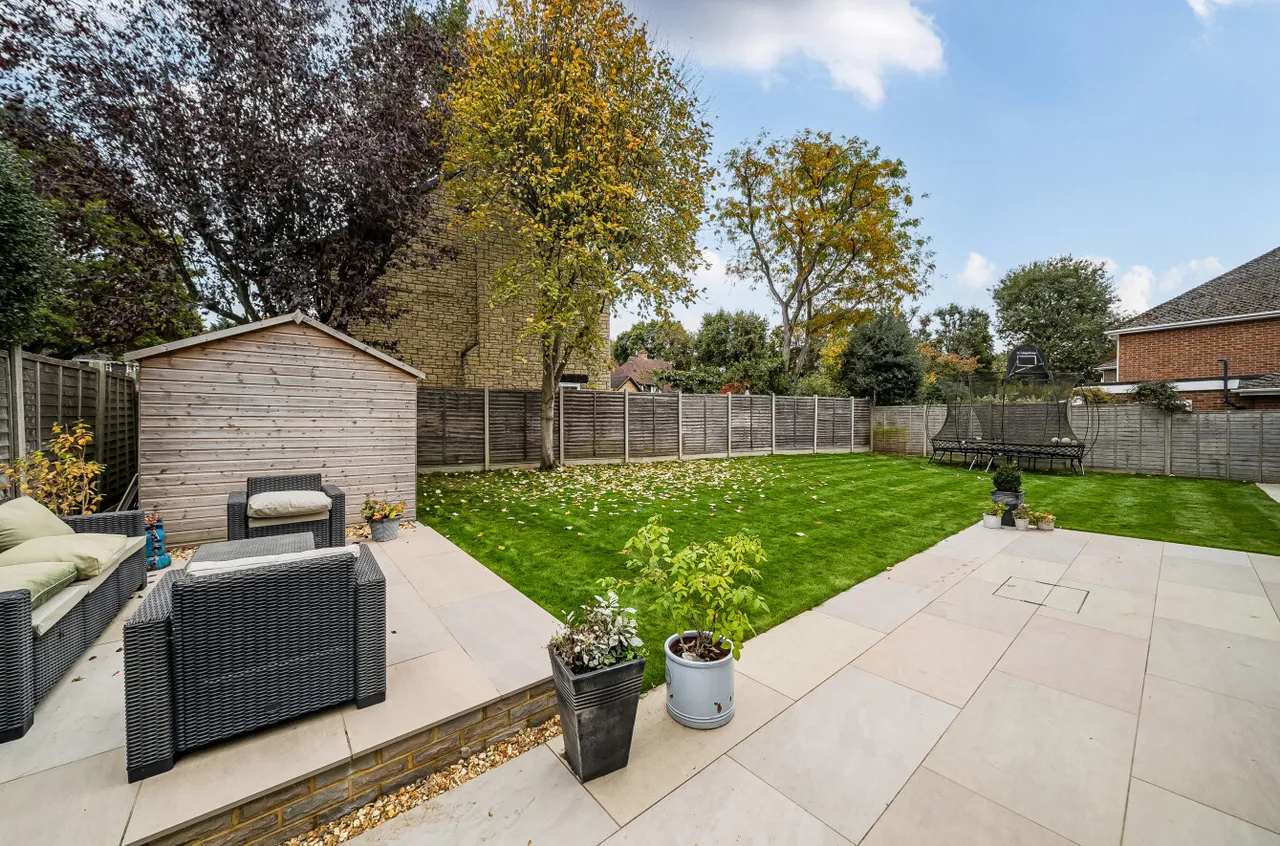 Fosters Grove, Windlesham, Surrey, GU20 6JZ, photo 10