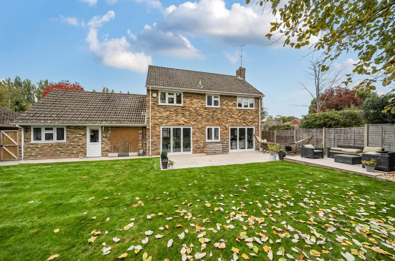 Fosters Grove, Windlesham, Surrey, GU20 6JZ, photo 11