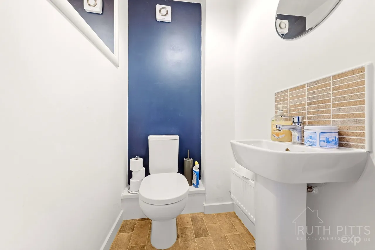 Rhubarb Hill, Wakefield, WF2, photo 4