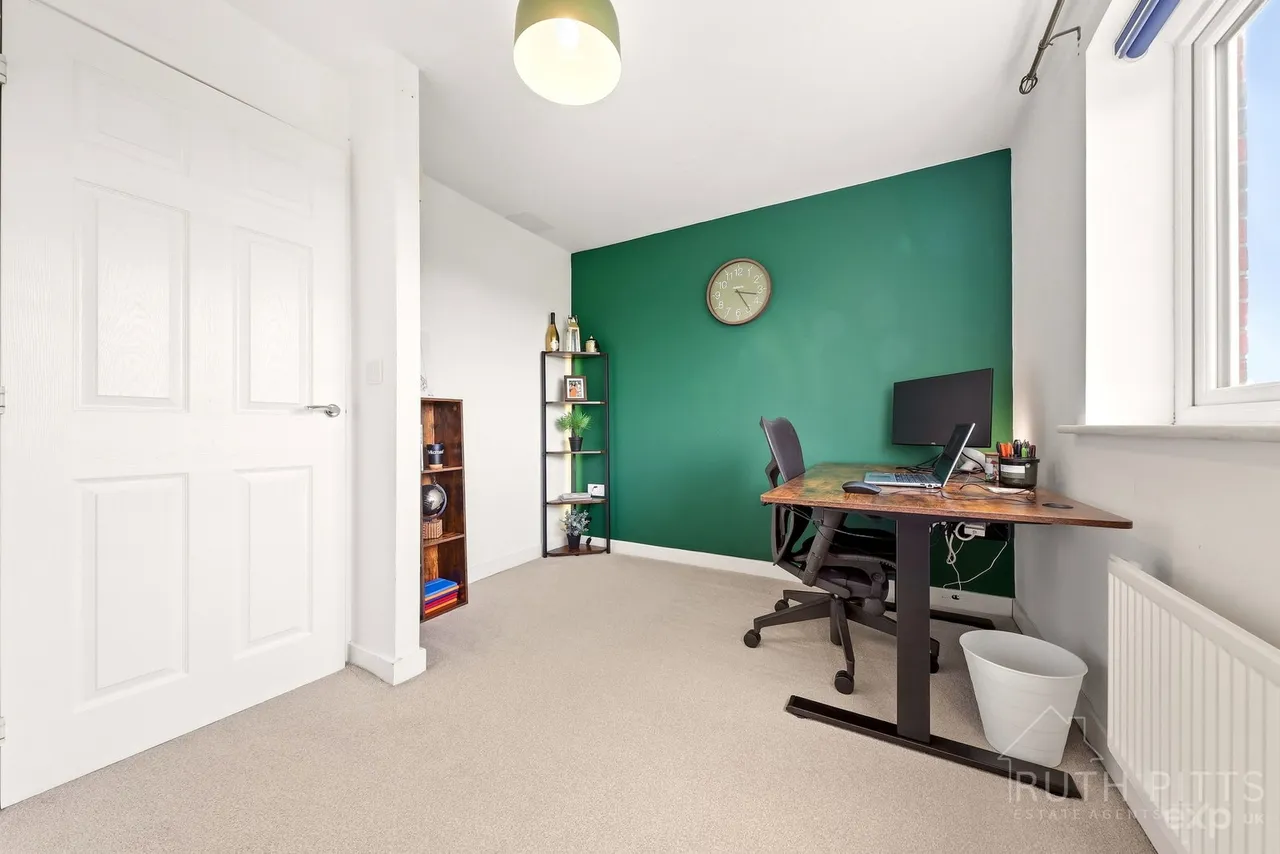 Rhubarb Hill, Wakefield, WF2, photo 13