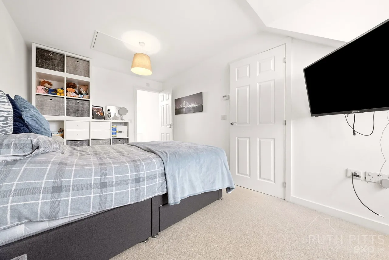 Rhubarb Hill, Wakefield, WF2, photo 16
