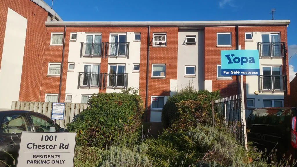 2 bed flat for sale, Chester Road, Manchester, M32