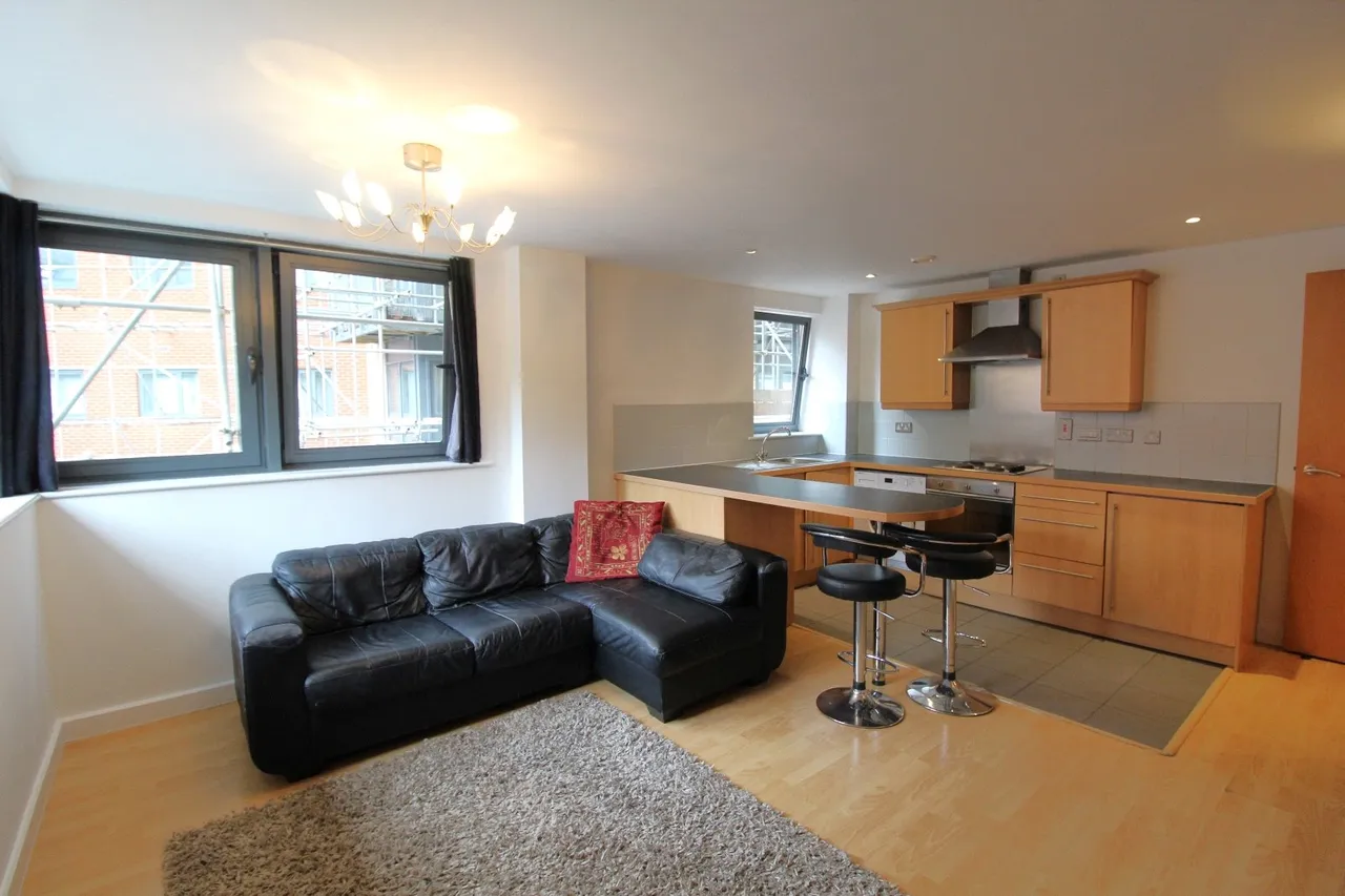 2 bed flat for sale, City Walk, Leeds, LS11