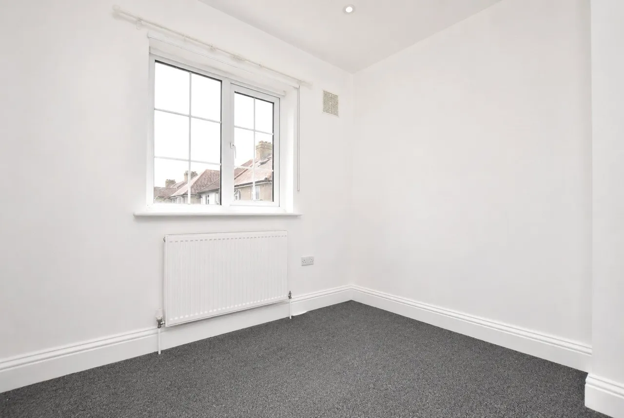 Squirrels Heath Road, Romford, RM3 0LU, photo 11