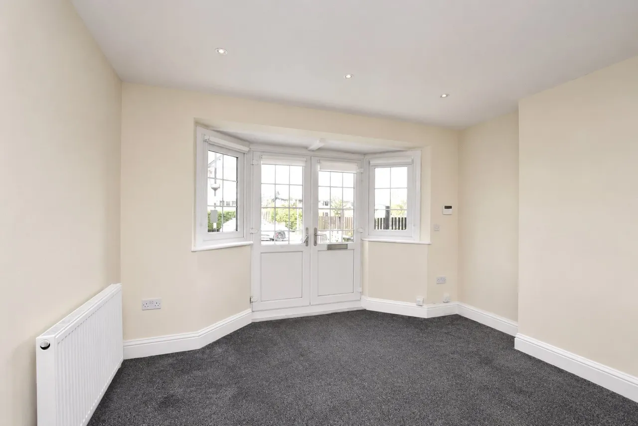 Squirrels Heath Road, Romford, RM3 0LU, photo 3