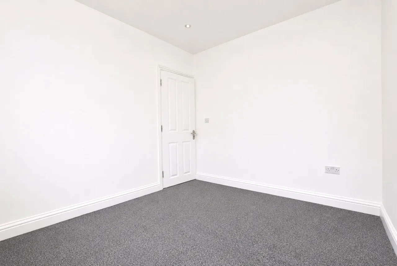 Squirrels Heath Road, Romford, RM3 0LU, photo 10