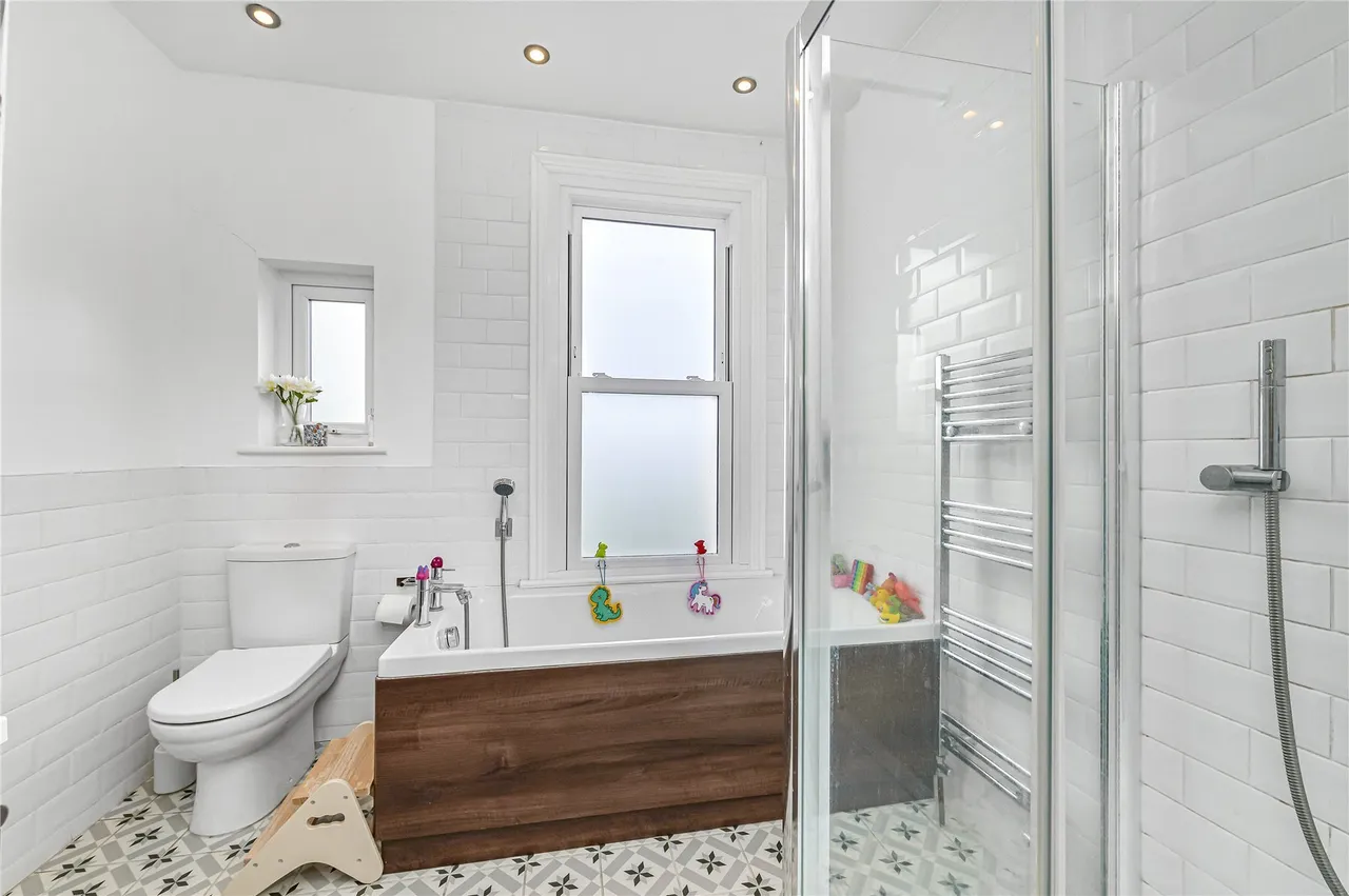 Pretoria Road, London, SW16, photo 9