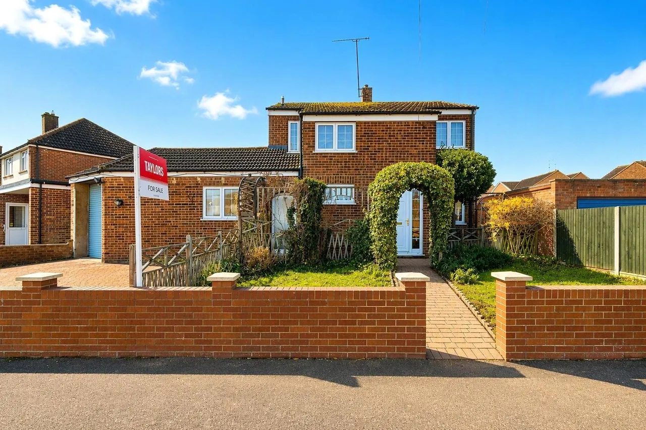 4 bed house for sale — Capshill Avenue, Leighton Buzzard, Bedfordshire, LU7