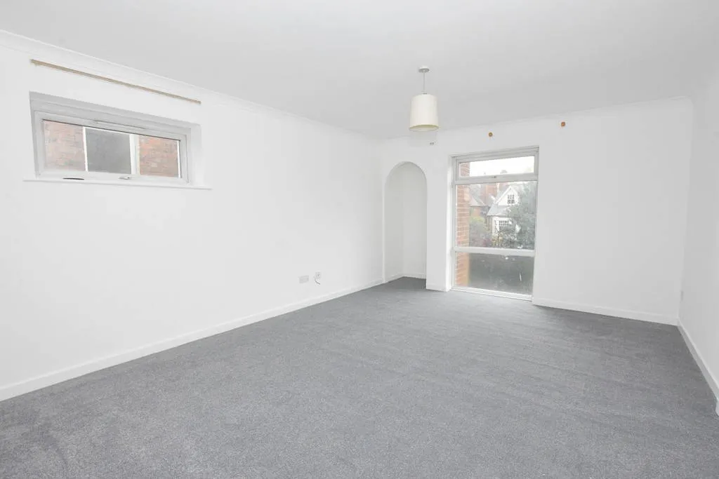 Clarendon Court, Clifton Road, Rugby, Warwickshire, CV21 3QF, photo 2