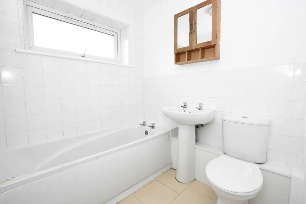Clarendon Court, Clifton Road, Rugby, Warwickshire, CV21 3QF, photo 8