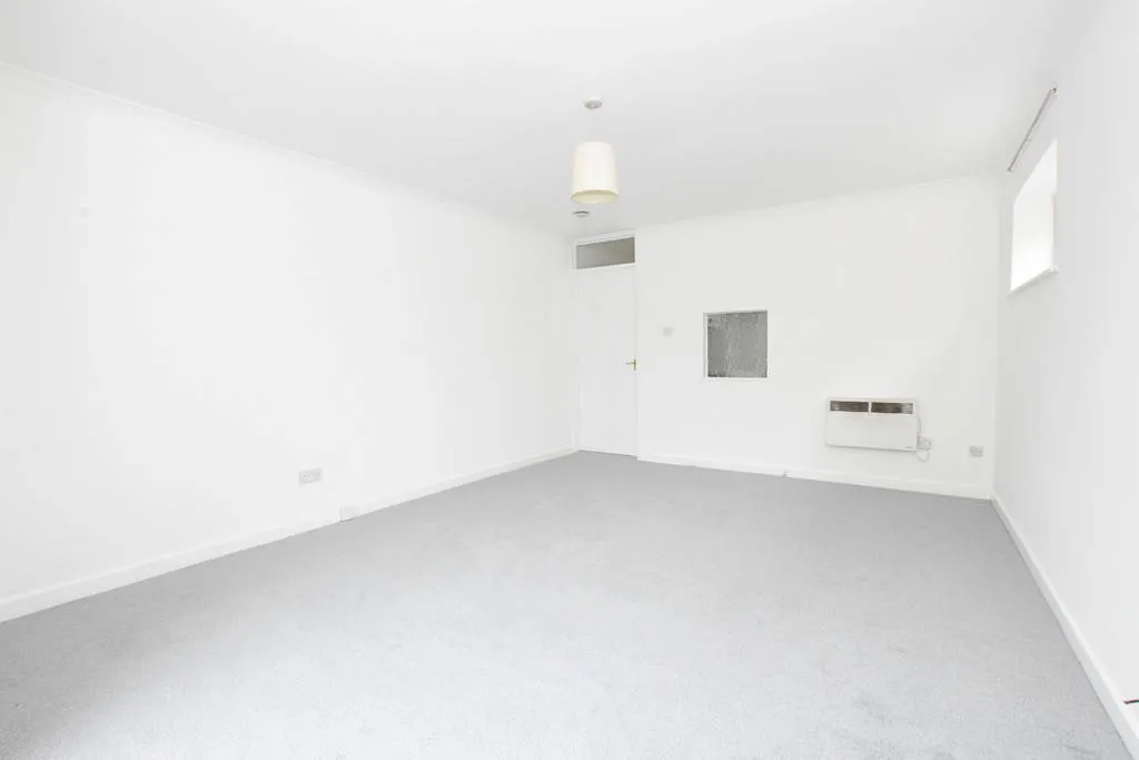Clarendon Court, Clifton Road, Rugby, Warwickshire, CV21 3QF, photo 5