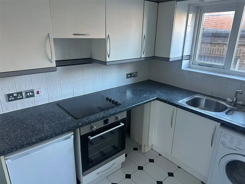 Amberley Place, Windsor, SL4, photo 2
