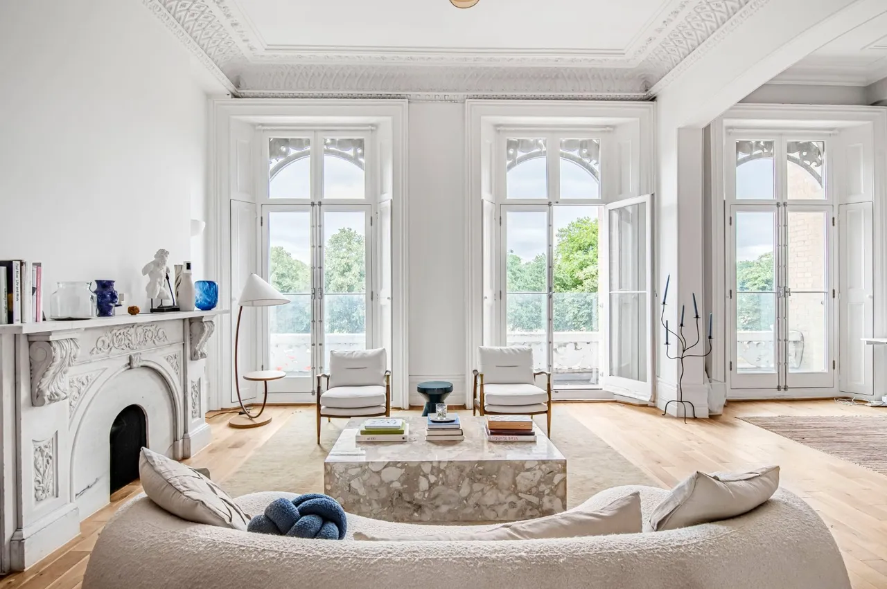 3 bed flat for sale, Clapham Common North Side, London, SW4