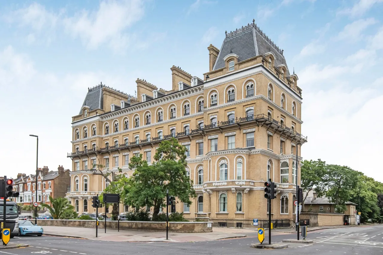 Clapham Common North Side, London, SW4, photo 5