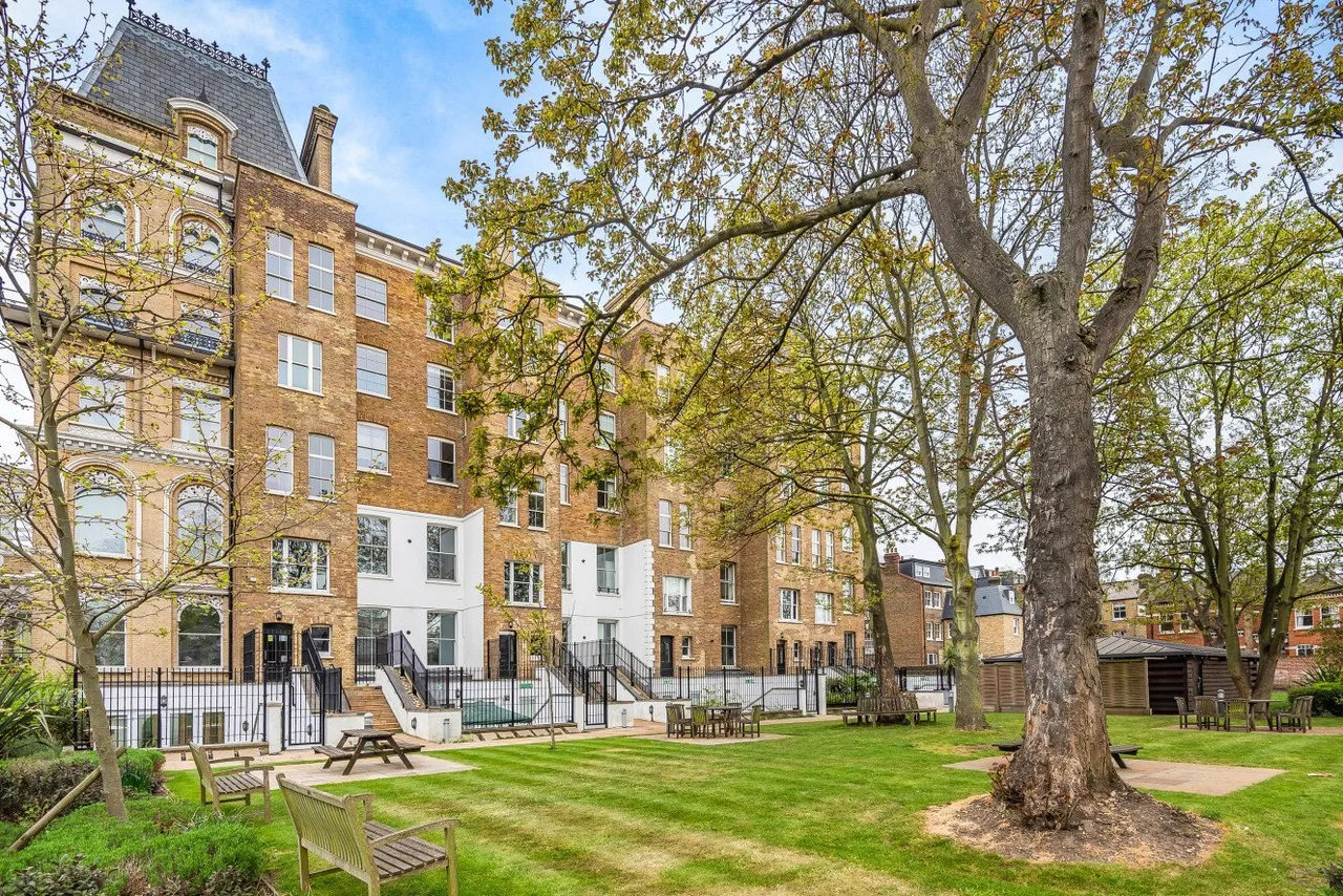 Clapham Common North Side, London, SW4, photo 6